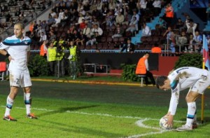 Lire la suite à propos de l’article Techniques pour jouer les corners courts – Glitch FIFA 16
